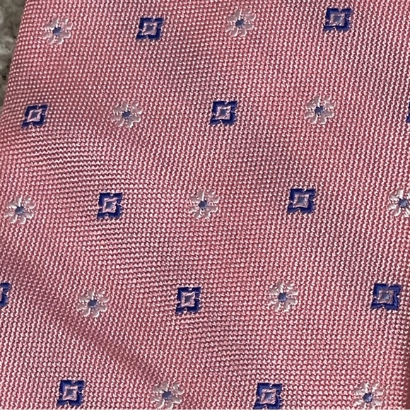 Tommy Hilfiger Pink w/blue and white necktie - Picture 2 of 3